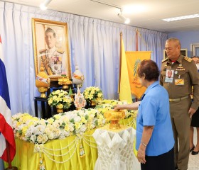 พิธีรับพระราชทานเข็มที่ระลึกตราสัญลักษณ์งานเฉลิมพระเกียรติพระบาทสมเด็จพระเจ้าอยู่หัว เนื่องในโอกาสพระราชพิธีมหามงคลเฉลิมพระชนมพรรษา ๖ รอบ ๗๒ พรรษา ๒๘ กรกฎาคม ๒๕๖๗ ... พารามิเตอร์รูปภาพ 12