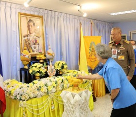 พิธีรับพระราชทานเข็มที่ระลึกตราสัญลักษณ์งานเฉลิมพระเกียรติพระบาทสมเด็จพระเจ้าอยู่หัว เนื่องในโอกาสพระราชพิธีมหามงคลเฉลิมพระชนมพรรษา ๖ รอบ ๗๒ พรรษา ๒๘ กรกฎาคม ๒๕๖๗ ... พารามิเตอร์รูปภาพ 17