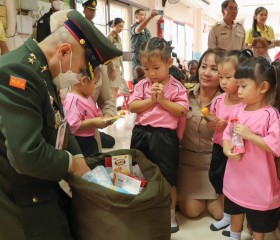 พระบาทสมเด็จพระเจ้าอยู่หัว และสมเด็จพระนางเจ้า ฯ ... พารามิเตอร์รูปภาพ 8