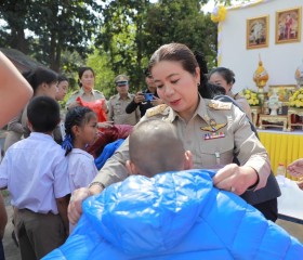 นายพลากร สุวรรณรัฐ องคมนตรี นายกมูลนิธิราชประชานุเคราะห์ฯ ... พารามิเตอร์รูปภาพ 4