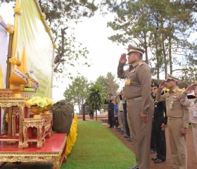 นายพลากร สุวรรณรัฐ องคมนตรี นายกมูลนิธิราชประชานุเคราะห์ฯ ... พารามิเตอร์รูปภาพ 4