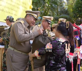 นายพลากร สุวรรณรัฐ องคมนตรี นายกมูลนิธิราชประชานุเคราะห์ฯ ... พารามิเตอร์รูปภาพ 17