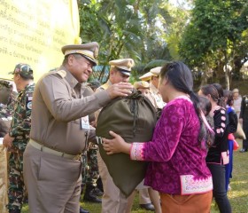 นายพลากร สุวรรณรัฐ องคมนตรี นายกมูลนิธิราชประชานุเคราะห์ฯ ... พารามิเตอร์รูปภาพ 18