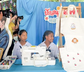 พลเรือเอก พงษ์เทพ หนูเทพ องคมนตรี ... พารามิเตอร์รูปภาพ 3