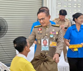 พระบาทสมเด็จพระเจ้าอยู่หัว ทรงพระกรุณาโปรดเกล้าฯ ให้ พลเอก ... พารามิเตอร์รูปภาพ 7