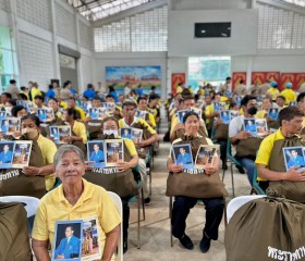 พระบาทสมเด็จพระเจ้าอยู่หัว ทรงพระกรุณาโปรดเกล้าฯ ให้ พลเอก ... พารามิเตอร์รูปภาพ 13