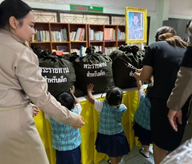 พระบาทสมเด็จพระเจ้าอยู่หัว ทรงพระกรุณาโปรดเกล้าฯ ให้ พลเอก ... พารามิเตอร์รูปภาพ 15