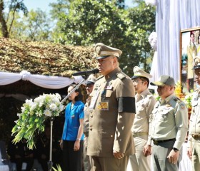 นายพลากร สุวรรณรัฐ องคมนตรี นายกมูลนิธิราชประชานุเคราะห์ฯ ... พารามิเตอร์รูปภาพ 6