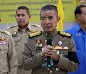 พระบาทสมเด็จพระเจ้าอยู่หัว ทรงพระกรุณาโปรดเกล้าฯ ให้ พลเอก ... พารามิเตอร์รูปภาพ 3