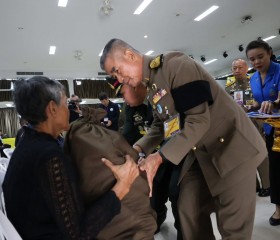 พระบาทสมเด็จพระเจ้าอยู่หัว ทรงพระกรุณาโปรดเกล้าฯ ให้ พลเอก ... พารามิเตอร์รูปภาพ 7