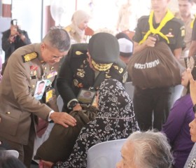 พระบาทสมเด็จพระเจ้าอยู่หัว ทรงพระกรุณาโปรดเกล้าฯ ให้ พลเอก ... พารามิเตอร์รูปภาพ 2