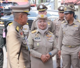 พระบาทสมเด็จพระเจ้าอยู่หัว ทรงพระกรุณาโปรดเกล้าฯ ให้ พลเอก ... พารามิเตอร์รูปภาพ 5
