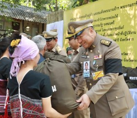 นายพลากร สุวรรณรัฐ องคมนตรี นายกมูลนิธิราชประชานุเคราะห์ฯ ... พารามิเตอร์รูปภาพ 3