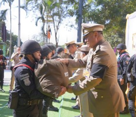 นายพลากร สุวรรณรัฐ องคมนตรี นายกมูลนิธิราชประชานุเคราะห์ฯ ... พารามิเตอร์รูปภาพ 8