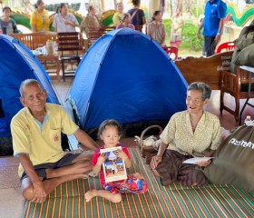 นายวิลาศ รุจิวัฒนพงศ์ รองประธานฝ่ายบรรเทาทุกข์ ... พารามิเตอร์รูปภาพ 7