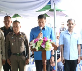 นายชัชวาลย์ เบญจสิริวงศ์ ผู้ว่าราชการจังหวัดร้อยเอ็ด ... พารามิเตอร์รูปภาพ 2