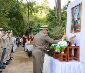 นายพลากร สุวรรณรัฐ องคมนตรี นายกมูลนิธิราชประชานุเคราะห์ฯ ... พารามิเตอร์รูปภาพ 1