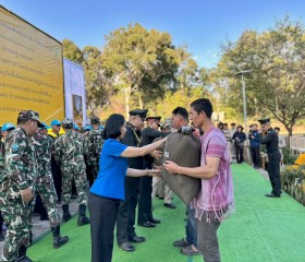 นายพลากร สุวรรณรัฐ องคมนตรี นายกมูลนิธิราชประชานุเคราะห์ฯ ... พารามิเตอร์รูปภาพ 4