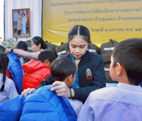 นายพลากร สุวรรณรัฐ องคมนตรี นายกมูลนิธิราชประชานุเคราะห์ฯ ... พารามิเตอร์รูปภาพ 6