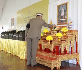 นายพลากร สุวรรณรัฐ องคมนตรี นายกมูลนิธิราชประชานุเคราะห์ฯ ... พารามิเตอร์รูปภาพ 1