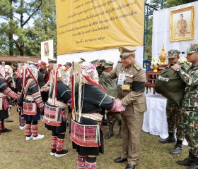 นายพลากร สุวรรณรัฐ องคมนตรี นายกมูลนิธิราชประชานุเคราะห์ฯ ... พารามิเตอร์รูปภาพ 17