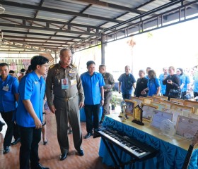 พลเรือเอก พงษ์เทพ หนูเทพ องคมนตรี ... พารามิเตอร์รูปภาพ 12