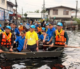 นายพลากร สุวรรณรัฐ องคมนตรี นายกมูลนิธิราชประชานุเคราะห์ฯ ... พารามิเตอร์รูปภาพ 18