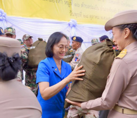 นายพลากร สุวรรณรัฐ องคมนตรี นายกมูลนิธิราชประชานุเคราะห์ ... พารามิเตอร์รูปภาพ 20